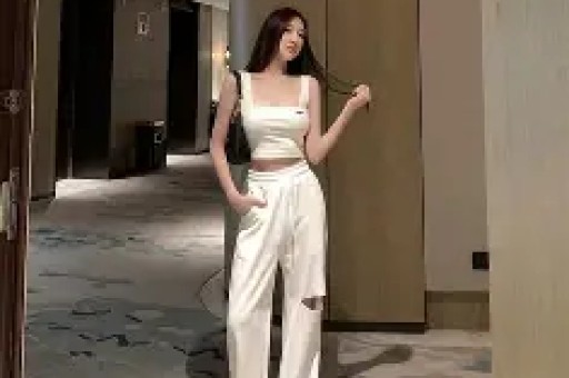 女大学生深夜得知母亲去世向同校70万粉丝博主求助后获助 女大学生深夜得知母亲去世向同校70万粉丝博主求助后获助